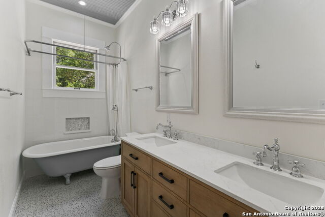 Listing photo id 30 for 122 Leopold