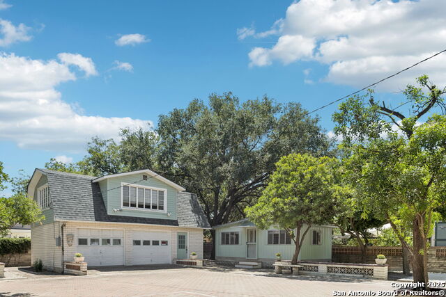 Listing photo id 34 for 122 Leopold