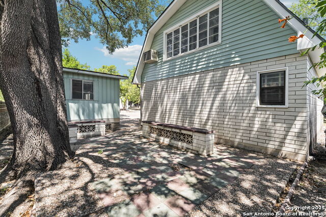 Listing photo id 38 for 122 Leopold