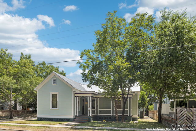 Listing photo id 42 for 122 Leopold