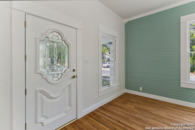 Listing photo id 5 for 122 Leopold