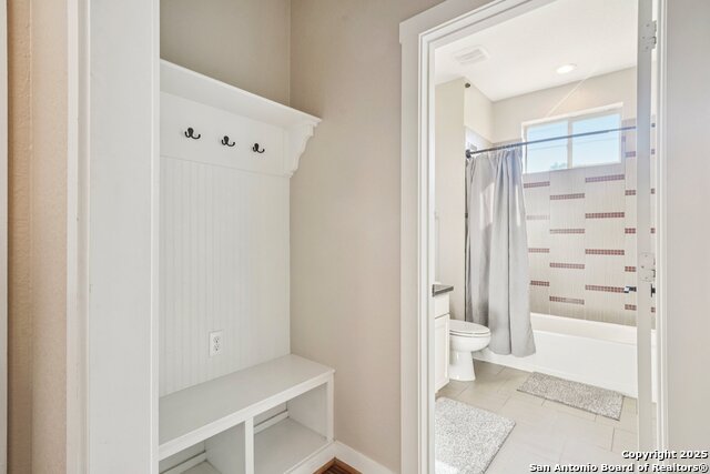 Image 15 of 38 For 3831 Harry Wurzbach Rd 23