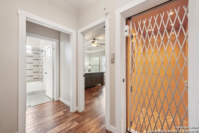 Image 17 of 38 For 3831 Harry Wurzbach Rd 23