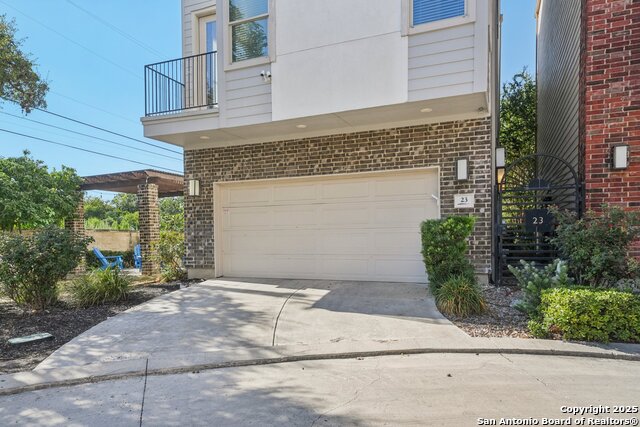 Image 2 of 38 For 3831 Harry Wurzbach Rd 23