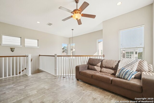 Image 25 of 38 For 3831 Harry Wurzbach Rd 23