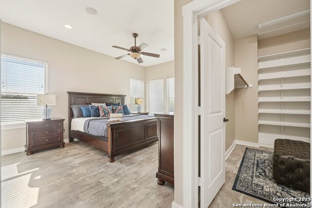 Image 28 of 38 For 3831 Harry Wurzbach Rd 23