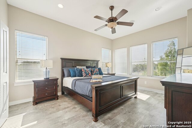 Image 30 of 38 For 3831 Harry Wurzbach Rd 23