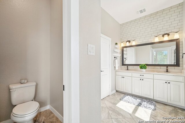 Image 32 of 38 For 3831 Harry Wurzbach Rd 23