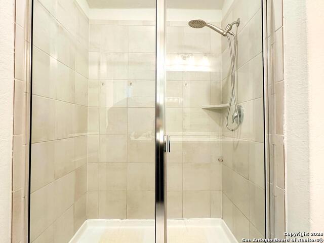 Image 13 of 33 For 3906 Glenloch