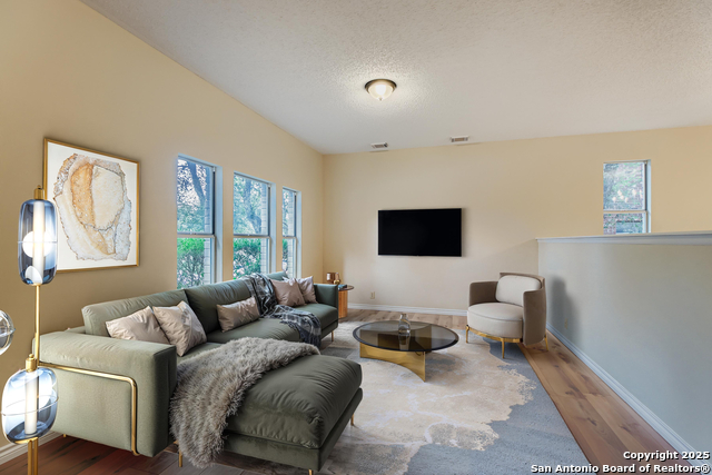 Image 15 of 31 For 7217 Breeze Hollow