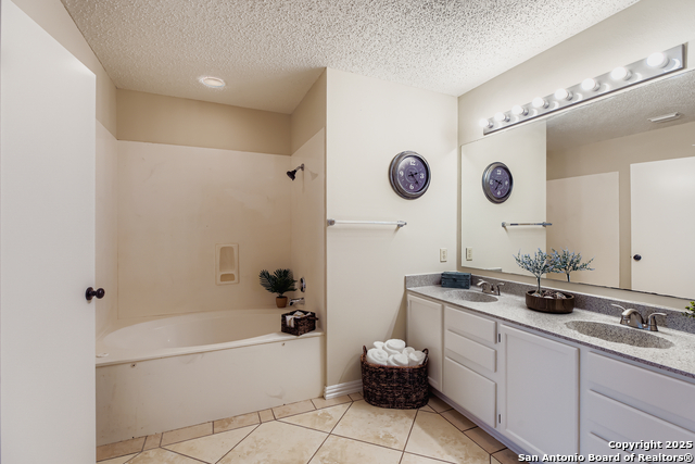 Image 20 of 31 For 7217 Breeze Hollow