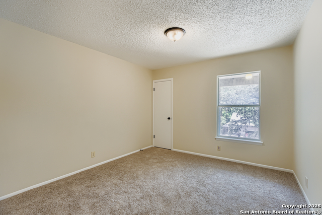 Image 22 of 31 For 7217 Breeze Hollow