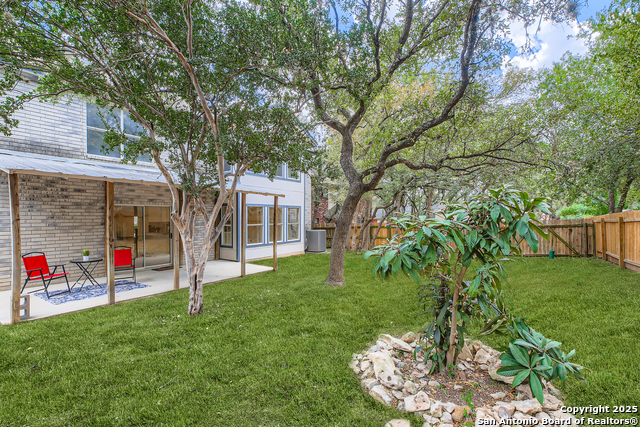 Image 29 of 31 For 7217 Breeze Hollow