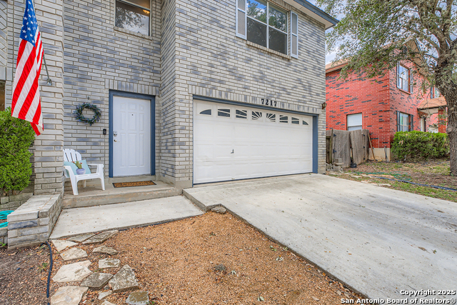 Image 3 of 31 For 7217 Breeze Hollow