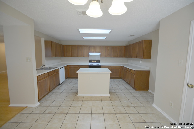 Image 5 of 16 For 2953 White Pine
