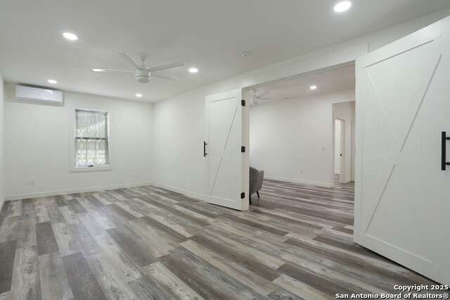 Image 16 of 26 For 562 Kendalia