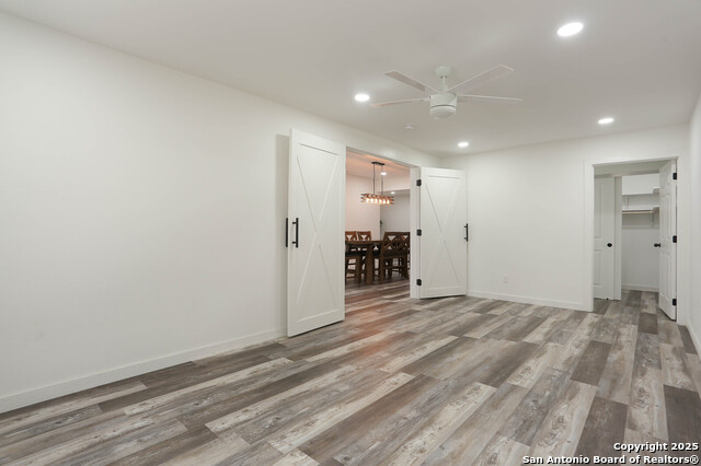 Image 17 of 26 For 562 Kendalia