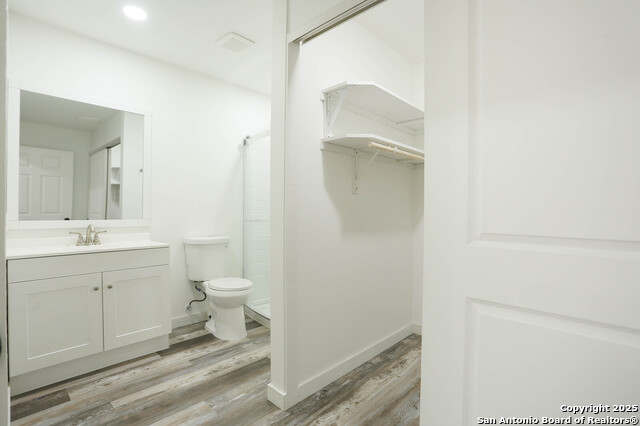 Image 18 of 26 For 562 Kendalia