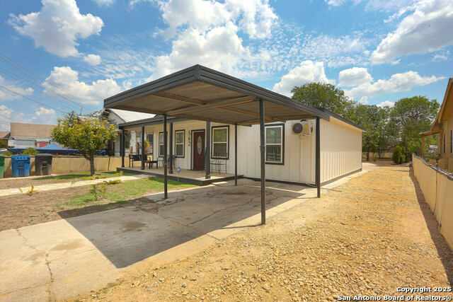 Image 2 of 26 For 562 Kendalia