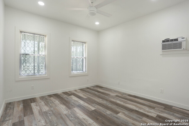 Image 20 of 26 For 562 Kendalia