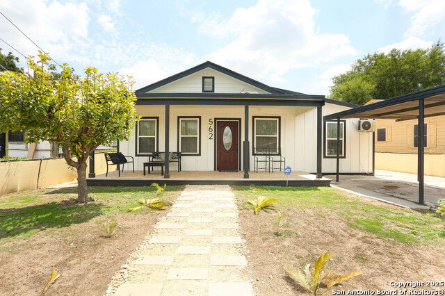 Image 3 of 26 For 562 Kendalia
