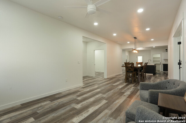 Image 7 of 26 For 562 Kendalia