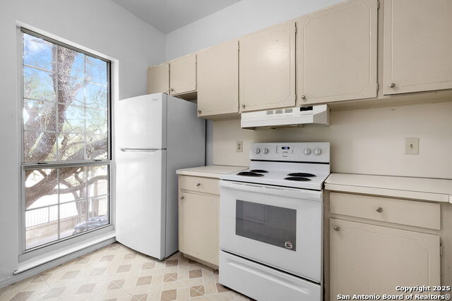 Image 22 of 50 For 7707 Broadway St 24