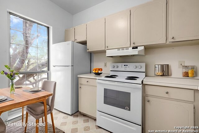 Image 23 of 50 For 7707 Broadway St 24