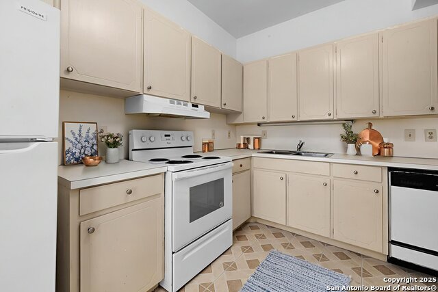 Image 24 of 50 For 7707 Broadway St 24