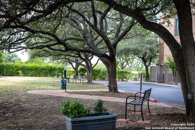 Image 42 of 50 For 7707 Broadway St 24