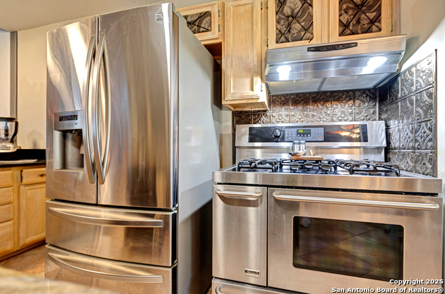 Listing photo id 9 for 15606 Bluff Springs