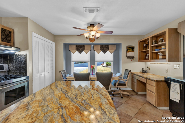 Listing photo id 10 for 15606 Bluff Springs