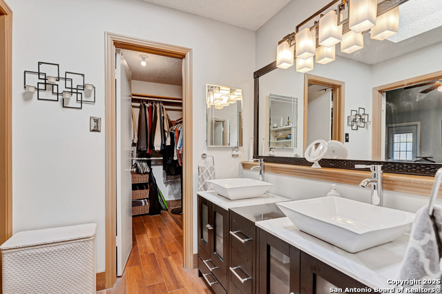 Listing photo id 18 for 15606 Bluff Springs