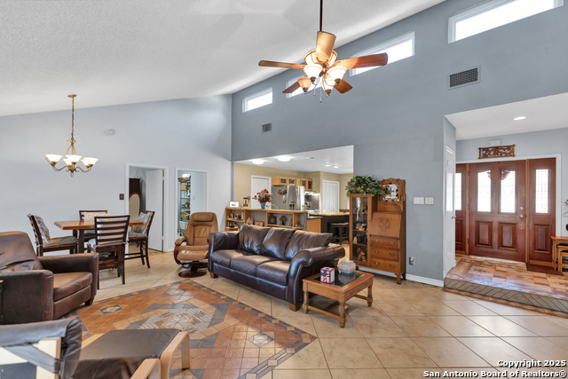 Listing photo id 2 for 15606 Bluff Springs
