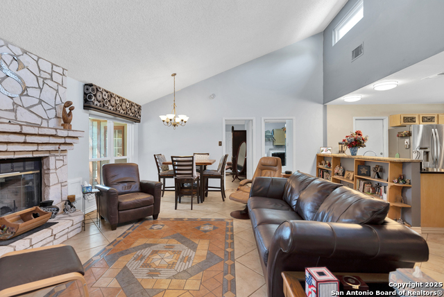 Listing photo id 3 for 15606 Bluff Springs