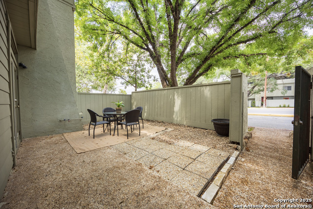 Image 2 of 27 For 3102 Eisenhauer  6a