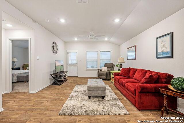 Listing photo id 9 for 377 Middle Green Loop