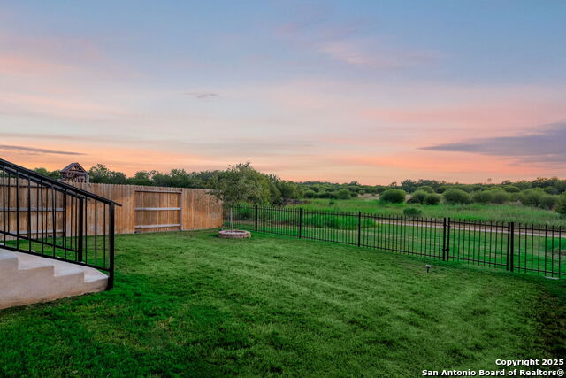 Listing photo id 23 for 377 Middle Green Loop