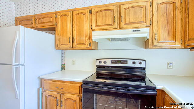 Listing photo id 8 for 806 F St  