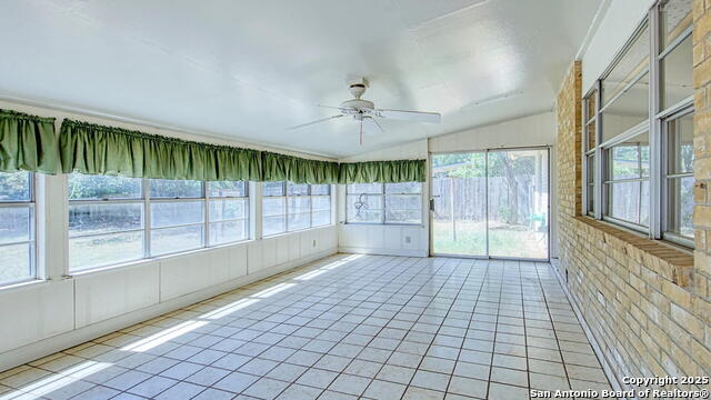 Listing photo id 11 for 806 F St  