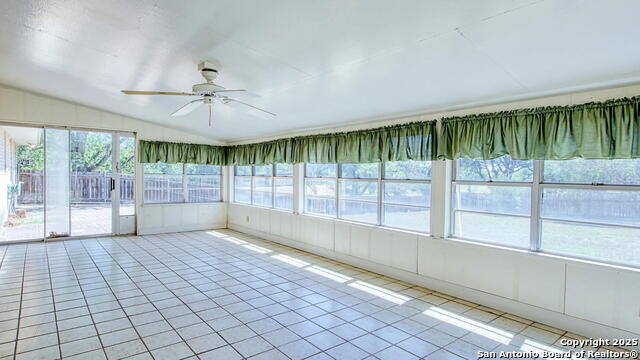 Listing photo id 12 for 806 F St  