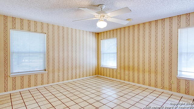 Listing photo id 13 for 806 F St  