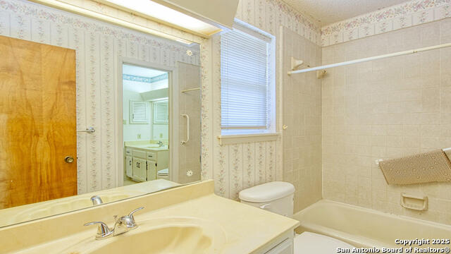 Listing photo id 15 for 806 F St  