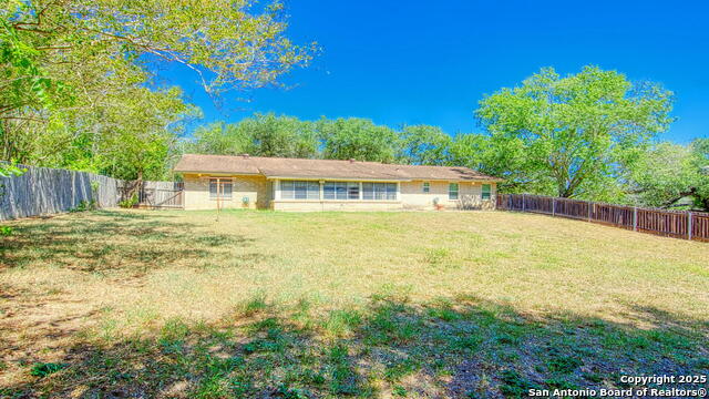 Listing photo id 24 for 806 F St  