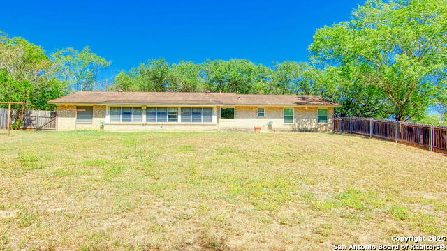 Listing photo id 25 for 806 F St  