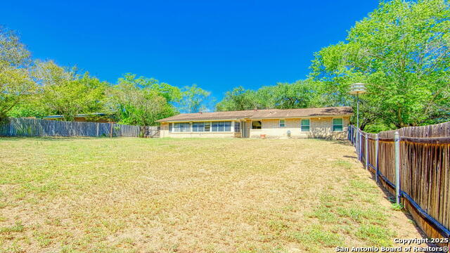 Listing photo id 26 for 806 F St  