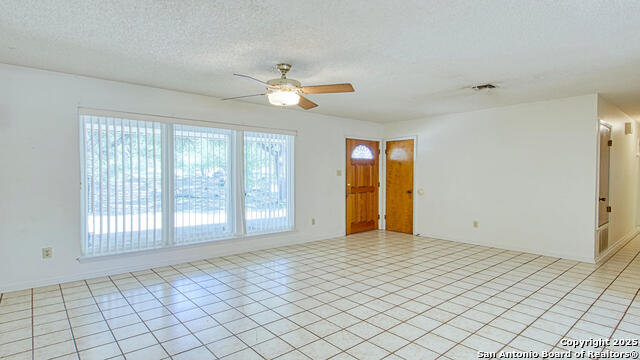 Listing photo id 3 for 806 F St  