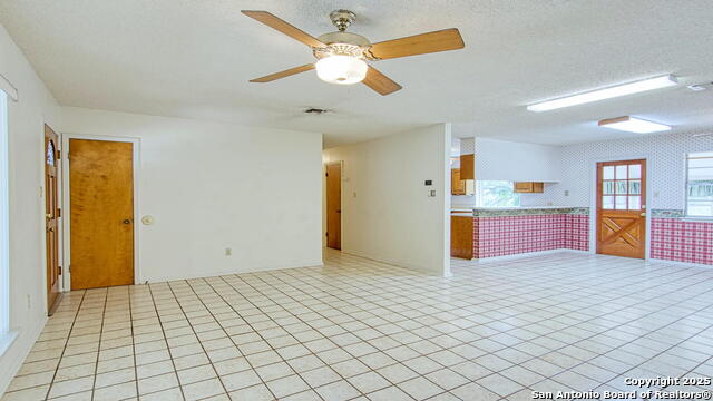 Listing photo id 4 for 806 F St  