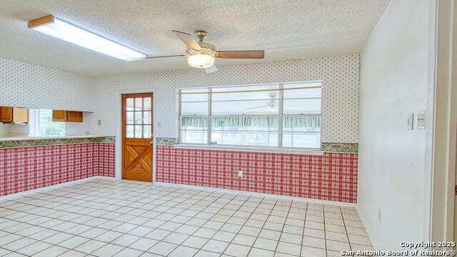 Listing photo id 5 for 806 F St  