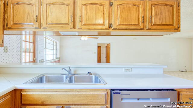 Listing photo id 7 for 806 F St  